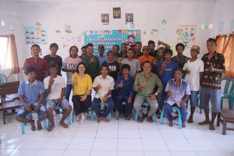 Kelas Ayah di Sumba Timur Perkuat Peran Ayah dalam Pengasuhan Anak